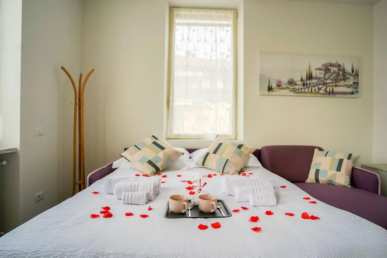 Apartment Camelia Suite Leonardo Academy, Mxp & Lakes Sesto Calende Italy
