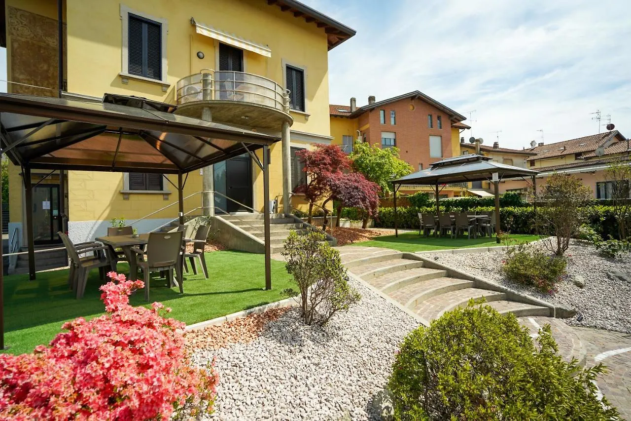 Apartment Camelia Suite Leonardo Academy, Mxp & Lakes Sesto Calende